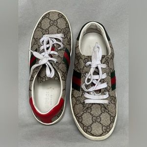 💯 authentic Gucci Kids Shoes Size 31